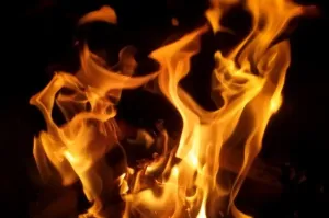 Пожилой мужчина получил ожоги рук на пожаре в селе Ольховка